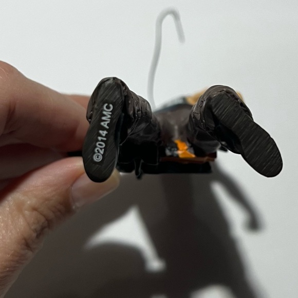 2014 Hallmark Keepsake The Walking Dead AMC Daryl Dixon Ornament - Picture 3 of 3